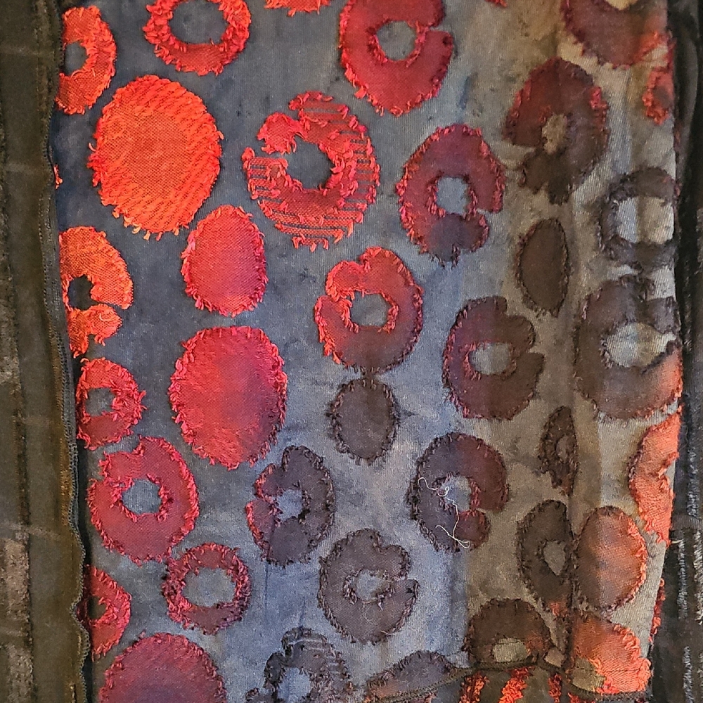 Elegant Black and Red Women's Tunic - Picture 7 of 16